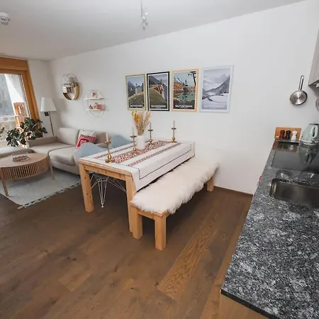 Cosy, Stylish New Flat With And Gym & Shuttle To Lifts *