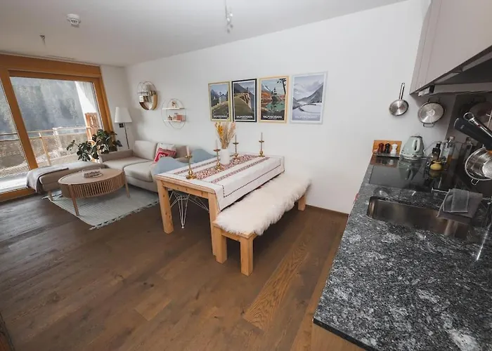 Cosy, Stylish New Flat With And Gym & Shuttle To Lifts *